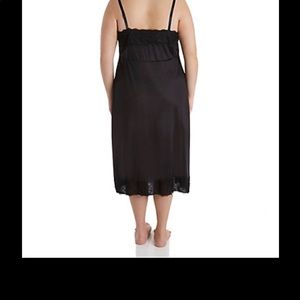 Her Room brand new plus size full slip with wide lace